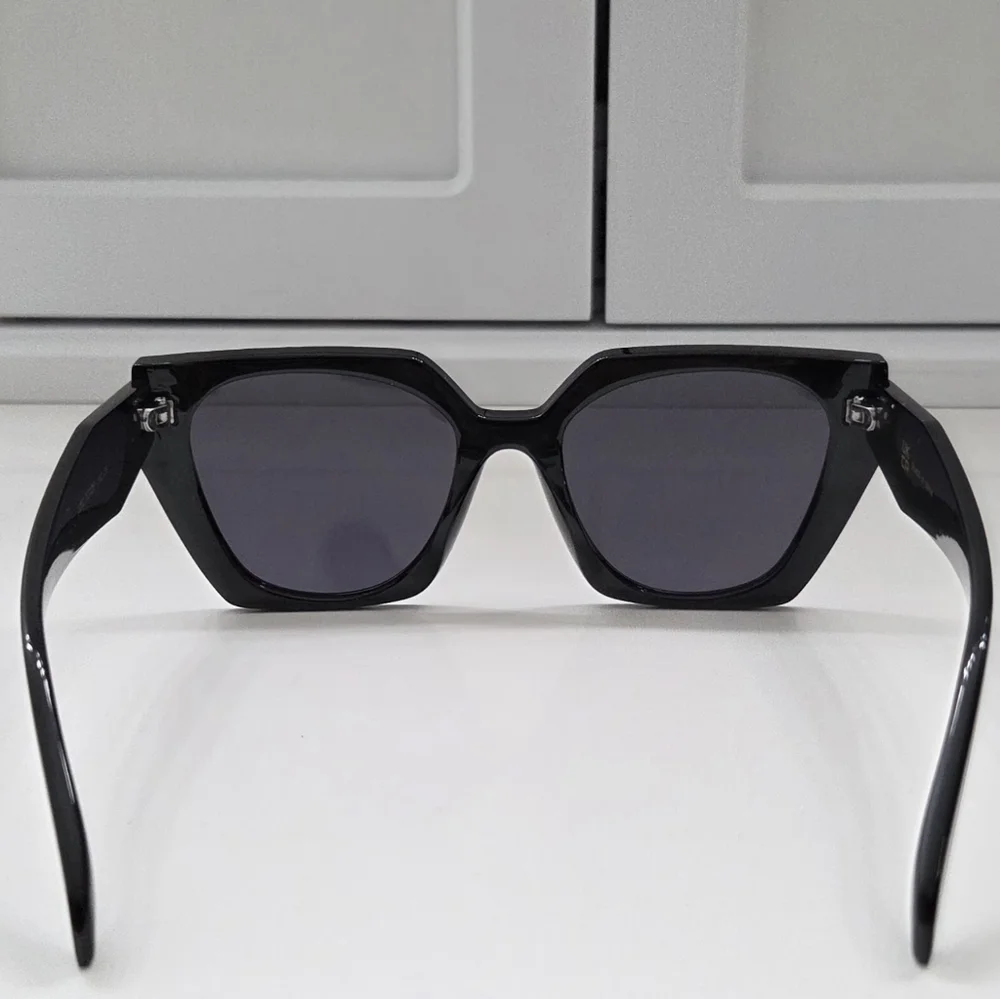 Oversized Black Angular Cat Eye Sunglasses NWOT Thick Frame Designer Look